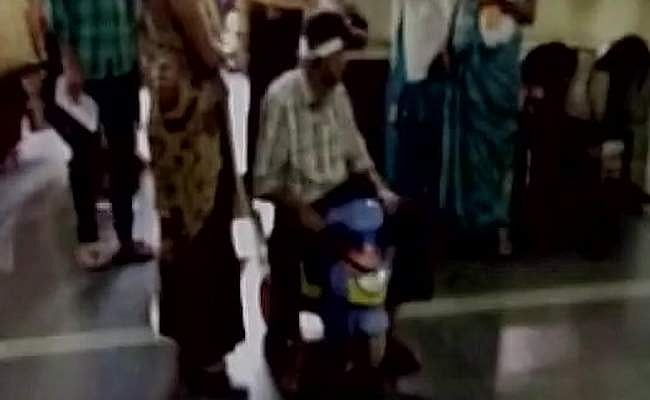 ഹൈദരാബാദില്‍ രോഗിക്ക് വീല്‍ചെയറിനു പകരം നല്‍കിയത് കുട്ടികളുടെ മുച്ചക്ര സൈക്കിള്‍