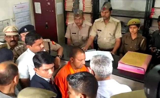 യോഗിയുടെ അപ്രതീക്ഷിത സന്ദര്‍ശനത്തില്‍ ഞെട്ടി പൊലീസുകാര്‍