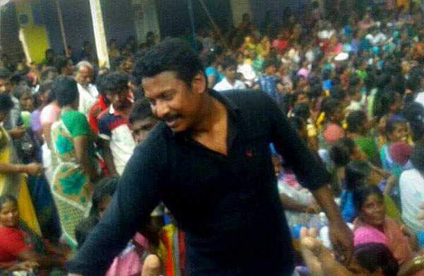 സമുദ്രക്കനി മലയാള ചിത്രമൊരുക്കുന്നു, ആകാശമിഠായില്‍ ജയറാമും വരലക്ഷ്മിയും താരങ്ങള്‍