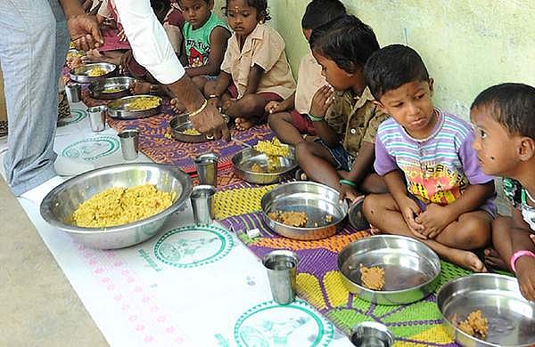 മലക്കം മറിഞ്ഞ് കേന്ദ്ര സര്‍ക്കാര്‍; ഉച്ചക്കഞ്ഞിക്ക് ആധാര്‍ വേണ്ട
