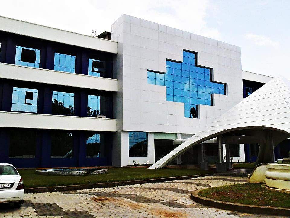 വെള്ളാപ്പള്ളി കോളേജിലെ വിദ്യാര്‍ത്ഥിയുടെ ആത്മഹത്യാശ്രമം; കോളേജ് എസ്.എഫ്.ഐ. അടിച്ചുതകര്‍ത്തു