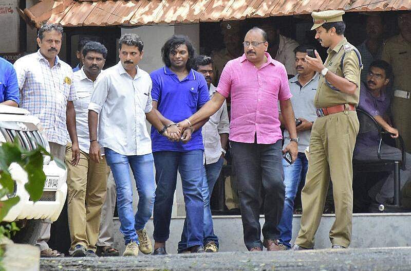 കേഡല്‍ ജയില്‍ ഉദ്യോഗസ്ഥനെ ആക്രമിച്ചു, ഉപബോധമനസില്‍ ആരോടോ സംസാരിച്ചെന്ന് വിശദീകരണം
