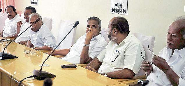 മൂന്നാര്‍: മുഖ്യമന്ത്രി ഇടപെട്ടു, ഒഴിപ്പിക്കല്‍ താത്കാലികമായി നിര്‍ത്തിയേക്കും, സര്‍വകക്ഷി യോഗം വിളിക്കും
