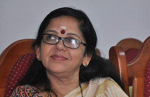 മനസ് ദുര്ബലപ്പെട്ട് പോകുന്നെങ്കില് മുഖ്യമന്ത്രി പഥ്യാഹാരം കഴിച്ച് വിശ്രമിക്കണം: ശാരദക്കുട്ടി