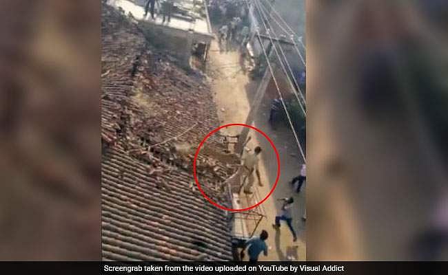 ആരോടാ പുലിയുടെ കളി; പാഞ്ഞടുത്ത പുലിയെ ചാടി തോല്പ്പിച്ച് ഫോറസ്റ്റ് റേഞ്ചര്(വീഡിയോ)