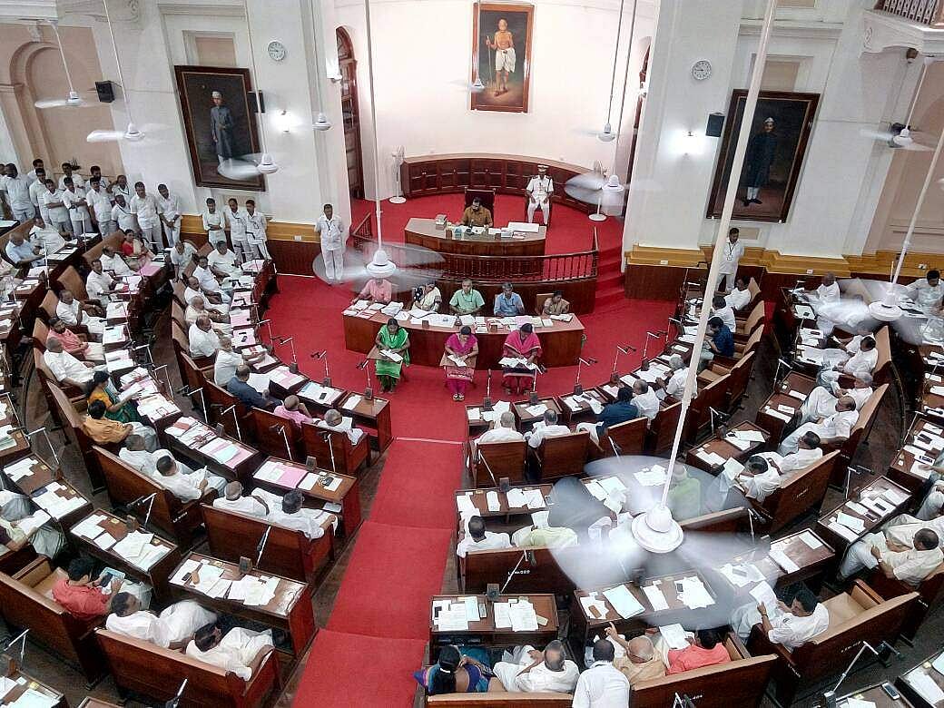 നിയമസഭയുടെ അറുപതാം വാര്‍ഷികം; ഇന്ന് സഭ പഴയ നിയമസഭാമന്ദിരത്തില്‍; ഇഎംഎസിന്റെ പ്രതിമയ്ക്ക് മുന്നിലെ പുഷ്പാര്‍ച്ചന ബഹിഷ്‌കരിച്ച് പ്രതിപക്ഷം