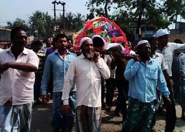 ഇല്ല, ഈ രാജ്യത്തെ വര്‍ഗ്ഗീയതകൊണ്ട് കീറിമുറിക്കാനാവില്ല; ഹിന്ദുസഹോദരന്റെ മരണാനന്തര ചടങ്ങുകള്‍ നടത്തിയത് പള്ളി ഇമാമടക്കമുള്ള മുസ്ലീം സഹോദരര്‍; എല്ലാം ഹിന്ദുആചാരപ്രകാരം
