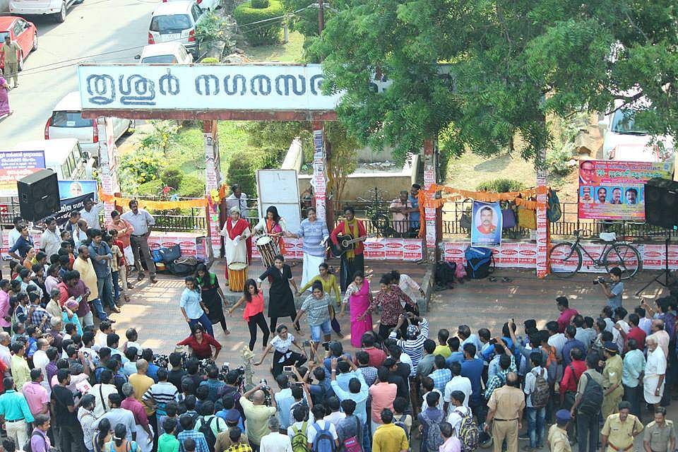 ഞങ്ങള്‍ സ്വാതന്ത്ര്യത്തോടെ നടക്കും.. രാത്രി ഒറ്റയ്ക്കിറങ്ങി കറങ്ങും...