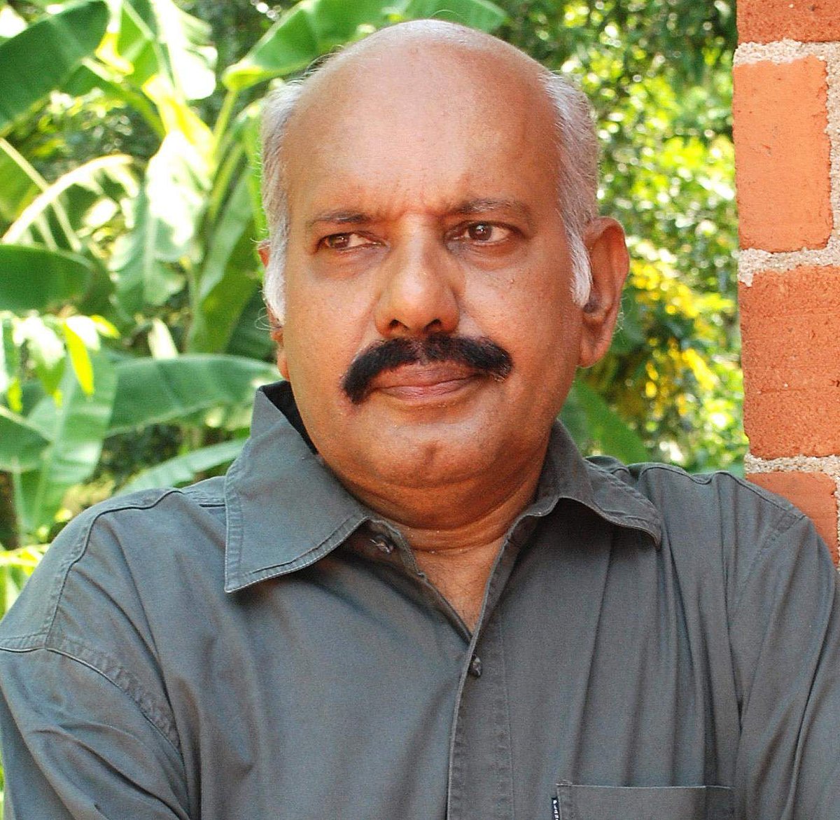 ഒന്നില്‍ തുടങ്ങി രണ്ടേ മൂന്നേ എന്ന് പിടിച്ചു പത്തില്‍ എത്തുമ്പോഴേക്കും ഉണ്ടാവുമോ ഈ നിയമം? മലയാള ഭാഷാ പഠനത്തില്‍ വിമര്‍ശനവുമായി സേതു
