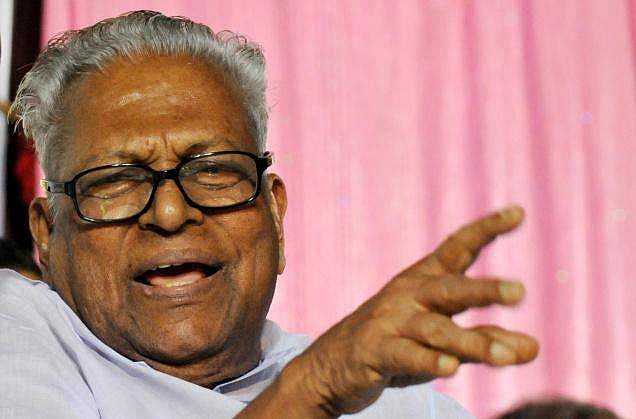 കുടുംബത്തില് പിറന്നവര് ശബരിമലയില് പോകില്ലെന്ന നിലപാടുള്ളവര് മുന്നണിക്ക് ബാധ്യത ; എല്ഡിഎഫ് വികസനത്തില് അതൃപ്തി പ്രകടിപ്പിച്ച് വി എസ്