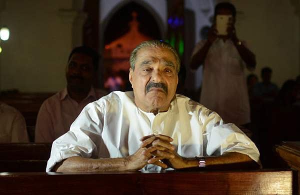 അദ്ദേഹം ചിലപ്പോഴെങ്കിലും സ്വയം വിളിക്കുന്നത് മാണിസാര്‍ എന്നാണ്