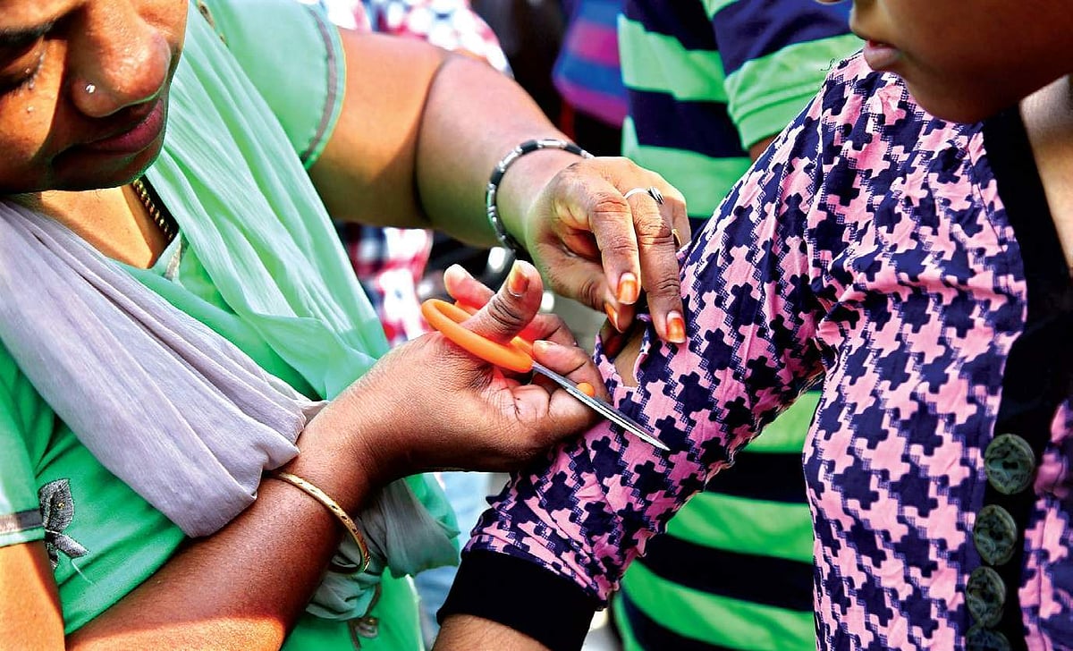വിദ്യാര്‍ഥികളുടെ വസ്ത്രം അഴിച്ച് പരിശോധന; നാല് അധ്യാപികമാര്‍ക്ക്‌സസ്‌പെന്‍ഷന്‍
