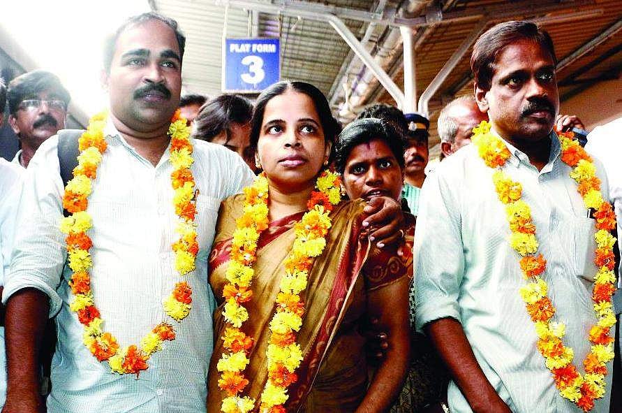 ജിഷ്ണുവിന്റെ അമ്മയ്ക്ക് നല്കിയ ഉറപ്പുകള് മുഖ്യമന്ത്രി മറന്നു; ഉറപ്പ് നല്കി ഒരു മാസം കഴിഞ്ഞിട്ടും നടപടിയില്ല