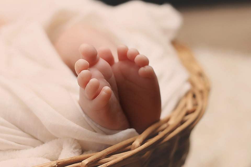 ജെറ്റ് എയര്വേയ്സ് വിമാനത്തിനുള്ളില് മലയാളി യുവതിക്ക് സുഖപ്രസവം