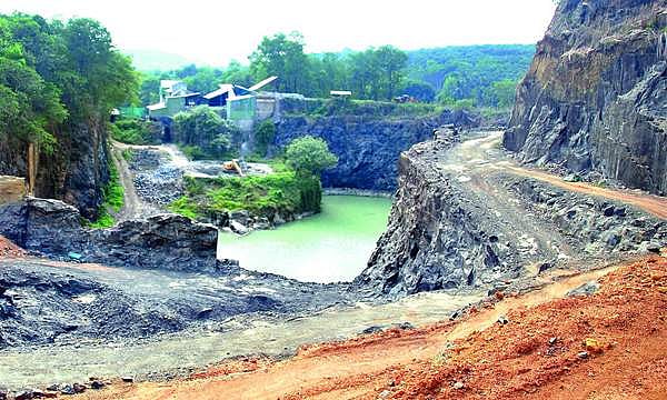 ക്വാറികള്‍ക്ക് ഇളവ് നല്‍കി നിയമം പരിഷ്‌കരിച്ചു; ജനവാസ മേഖലയിലുള്ള ക്വാറികളുടെ ദൂരപരിധി കുറച്ചു