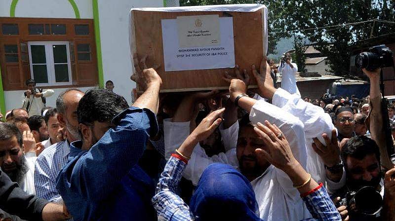 കശ്മീരില് പോലീസുകാരന് കൊല്ലപ്പെട്ട സംഭവം: രണ്ട്പേര് അറസ്റ്റില്