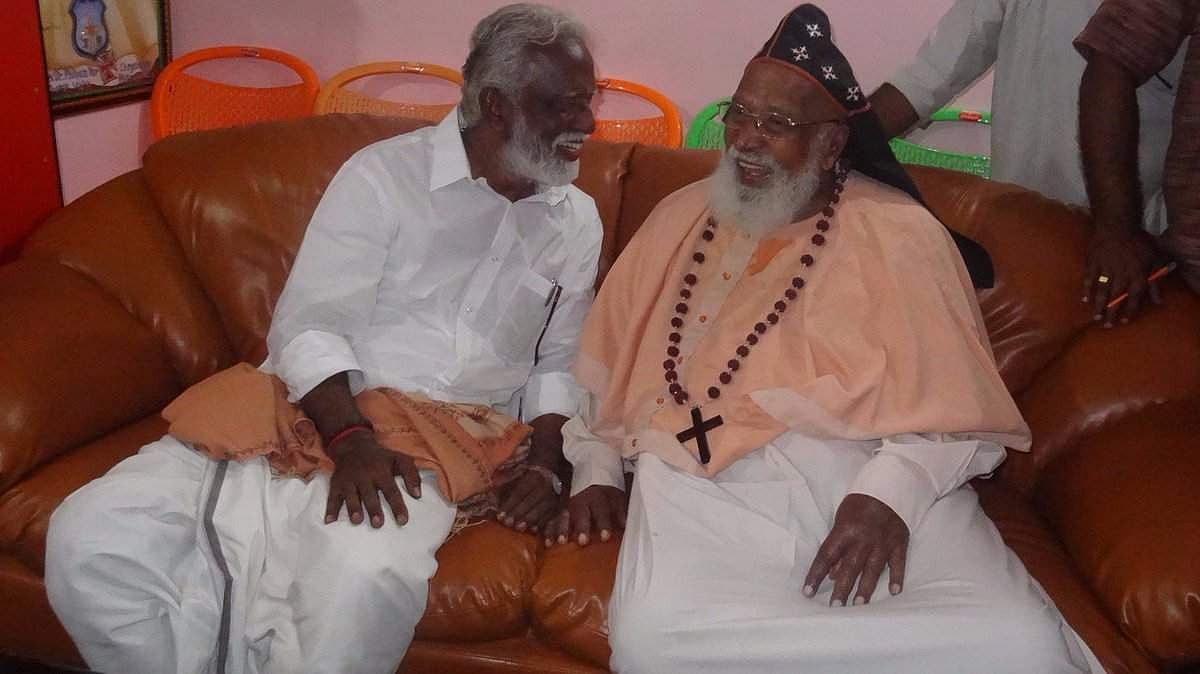 അതുകൊണ്ടാണ് യോഗയെ പറ്റിപ്പറയുമ്പോഴും മതേതരത്വം പറയുന്നത്;മാര്‍ക്രിസോസ്റ്റം തിരുമേനിയെ പറ്റി കുമ്മനം രാജശേഖരന്‍ പറഞ്ഞത്