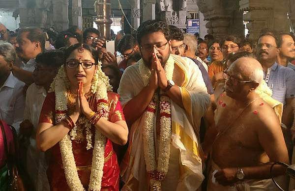 പ്രണയ സാക്ഷാത്കാരം; ശബരി ദിവ്യയ്ക്കു താലി ചാര്‍ത്തി 