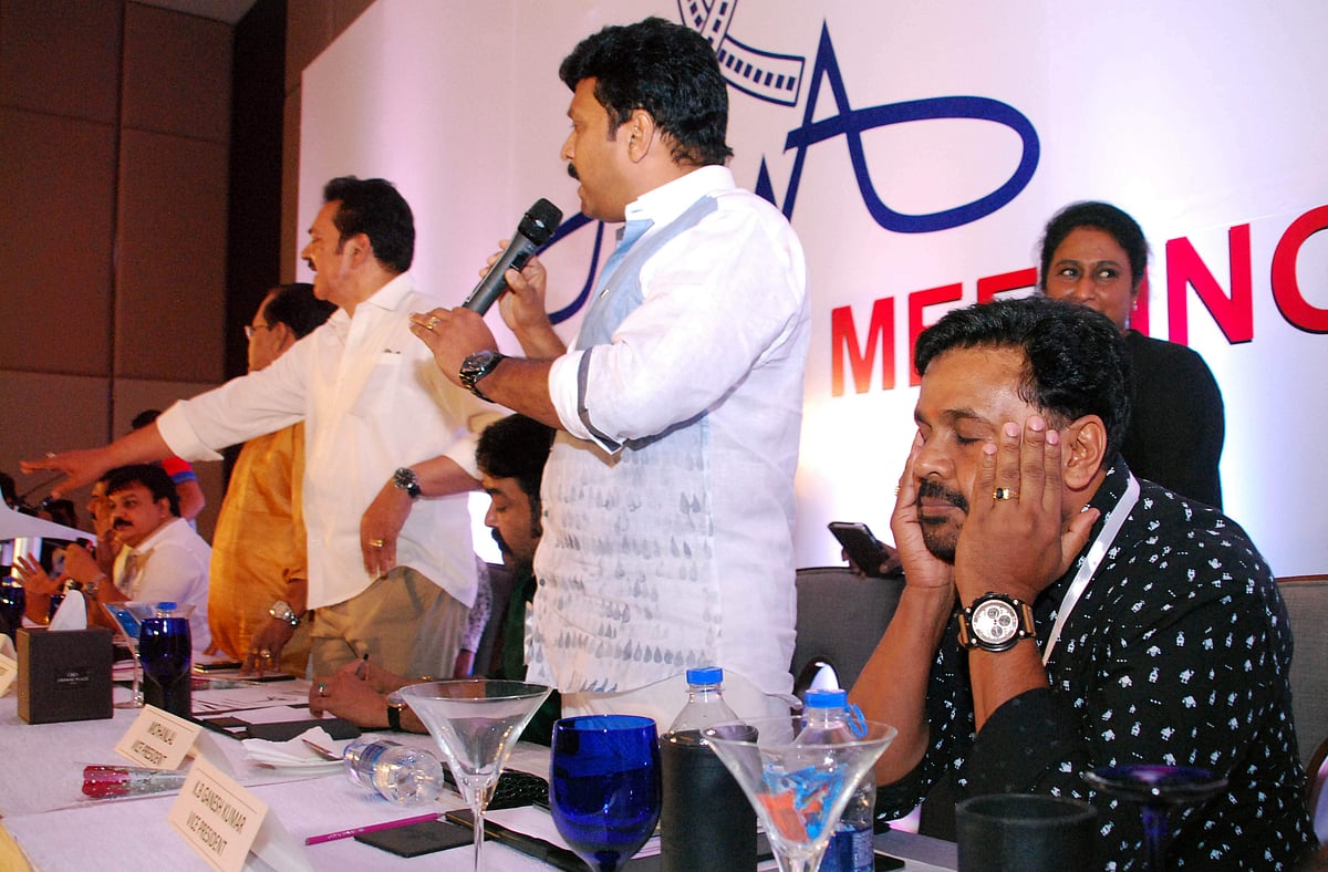 കൂടെ നിന്നവര്‍ കൈവിട്ടു; ദിലീപ് അമ്മയില്‍ നിന്ന് പുറത്ത്
