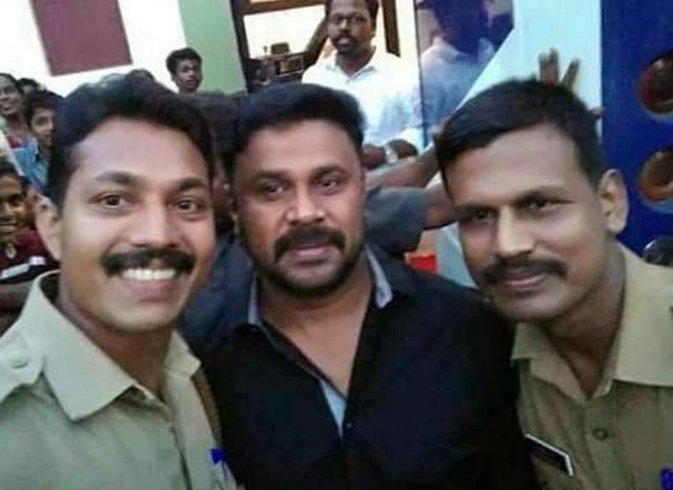ആ ''കസ്റ്റഡിയിലെ സെല്‍ഫി'' കഥ ഇങ്ങനെയല്ല; ദിലീപിന് ഒപ്പമുള്ള സെല്‍ഫിയില്‍ പൊലീസുകാരന്റെ വിശദീകരണം