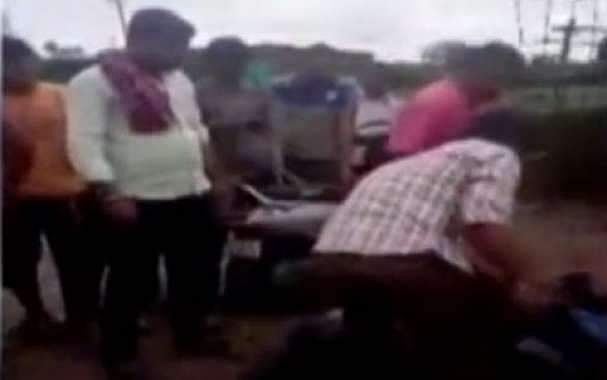 വീണ്ടും ഗോസംരക്ഷകരുടെ ആക്രമണം; നാഗ്പൂരില്‍ ഇരുചക്ര വാഹനത്തില്‍ സഞ്ചരിച്ചിരുന്നയാളെ വളഞ്ഞിട്ടു തല്ലിച്ചതച്ചു