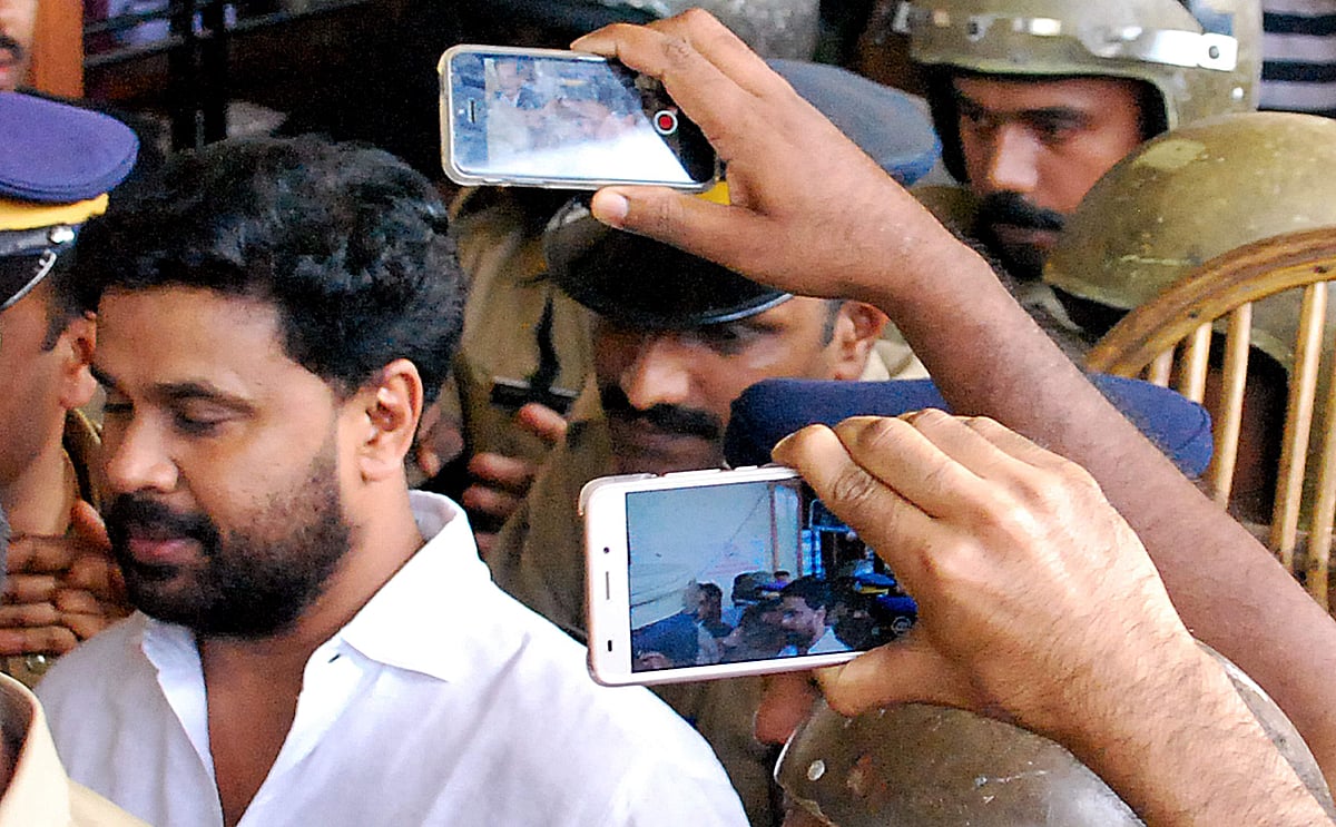 സബ് ജയിലില്‍ ദിലീപിന് അനുകൂല മുദ്രാവാക്യം വിളിച്ചത് ജ്വല്ലറി ഉടമയുടെ നേതൃത്വത്തില്‍