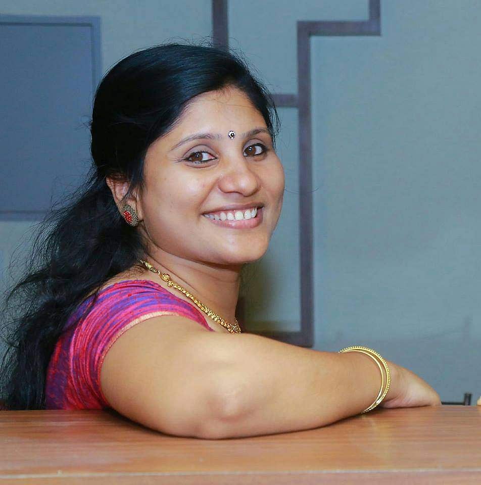 വികാരം വ്രണപ്പെടുന്നുണ്ടെങ്കില്‍ നിങ്ങള്‍ പോകേണ്ടത് മാനസിക രോഗ ആശുപത്രിയിലാണ്; 'ഞരമ്പുരോഗി'കള്‍ക്ക് ദീപാ നിശാന്തിന്റെ മറുപടി