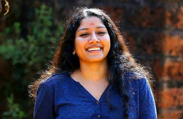 ഇതാണ് മറുപടി, അനുമോള്‍ക്ക് സോഷ്യല്‍ മീഡിയയുടെ കൈയടി