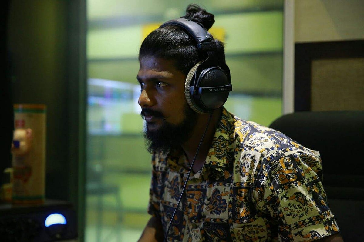 കലാമണ്ഡലത്തിലെ കുലമഹിമയുള്ള അധ്യാപകരുടെ ശ്രദ്ധയ്ക്ക്; നിങ്ങളിറക്കിവിട്ട ചെങ്കല്‍ച്ചൂളക്കാരന്‍ സിനിമാപ്പാട്ടുകാരനായി