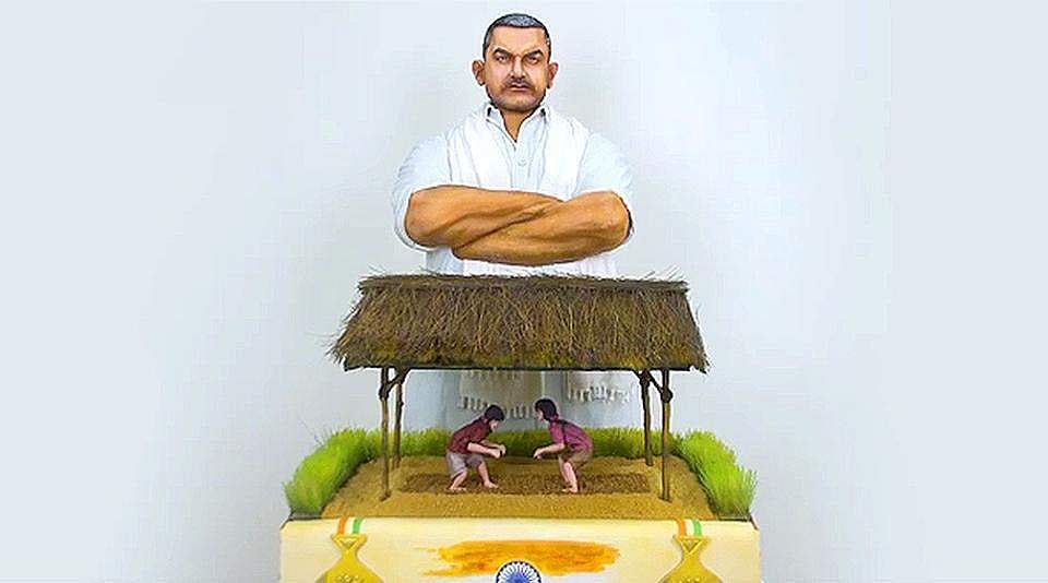 സ്വാതന്ത്ര്യ ദിനം ആഘോഷിക്കാന്‍ 25 ലക്ഷത്തിന്റെ സ്വര്‍ണം പൂശിയ കേക്ക്; 240 പേര്‍ക്ക് കഴിക്കാം