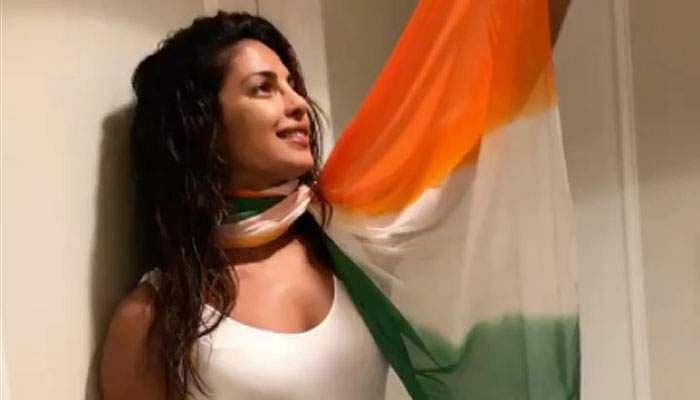 ത്രിവര്‍ണ നിറത്തില്‍ ദുപ്പെട്ട; പ്രിയങ്ക ചോപ്രയ്ക്ക് നേരെ അധിക്ഷേപം