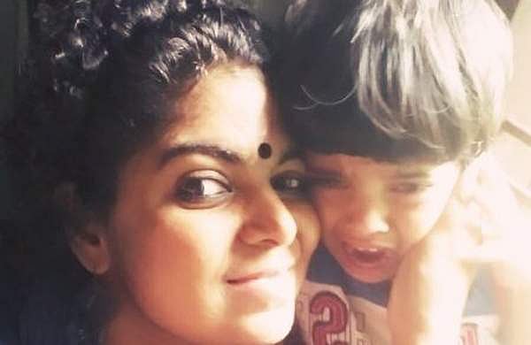 ഒറ്റയ്ക്കു നീന്തിക്കടന്ന കടല്‍...; എസ് സിതാര എഴുതിയ കുറിപ്പ്