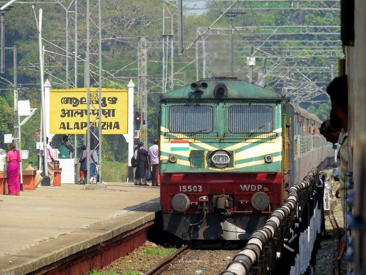 ആലപ്പുഴയില്‍ ട്രെയിനിടിച്ച് മൂന്ന് പേര്‍ മരിച്ചു; മരിച്ചത് വിവാഹത്തില്‍ പങ്കെടുക്കാന്‍ എത്തിയവര്‍