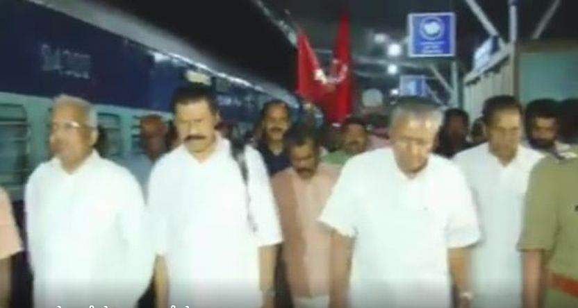 ലാവ്‌ലിന്‍ കറ കളഞ്ഞ് കണ്ണൂരെത്തിയെ മുഖ്യമന്ത്രിക്ക് വന്‍ സ്വീകരണം