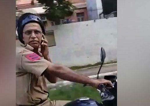 ഫോണില്‍ സംസാരിച്ച് പൊലീസുകാരന്റെ ബൈക്ക് യാത്ര: വീഡിയോ എടുത്ത യുവാവിനെ മര്‍ദനം