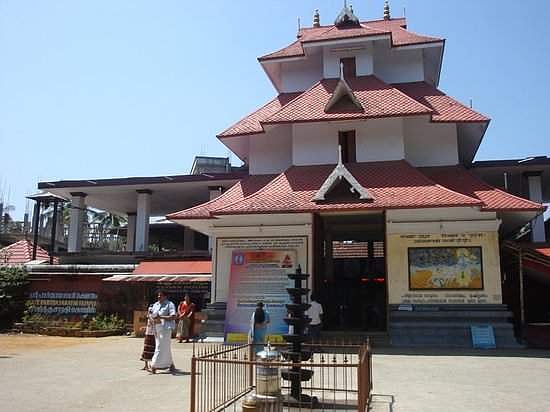 ഗുരുവായൂര്‍ പാര്‍ത്ഥസാരഥി ക്ഷേത്രം ഏറ്റെടുക്കാന്‍ എത്തിയ ദേവസ്വം ബോര്‍ഡ് അധികൃതരും വിശ്വാസികളും തമ്മില്‍ സംഘര്‍ഷം