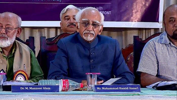 പോപ്പുലര്‍ ഫ്രണ്ട് വേദിയില്‍ മുന്‍ ഉപരാഷ്ട്രപതി ഹമീദ് അന്‍സാരി 