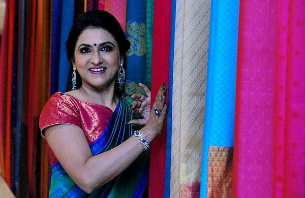 ബോള്‍ഡ് വിത്ത് ബ്യൂട്ടിഫുള്‍ ഔട്ട് ലുക്ക്