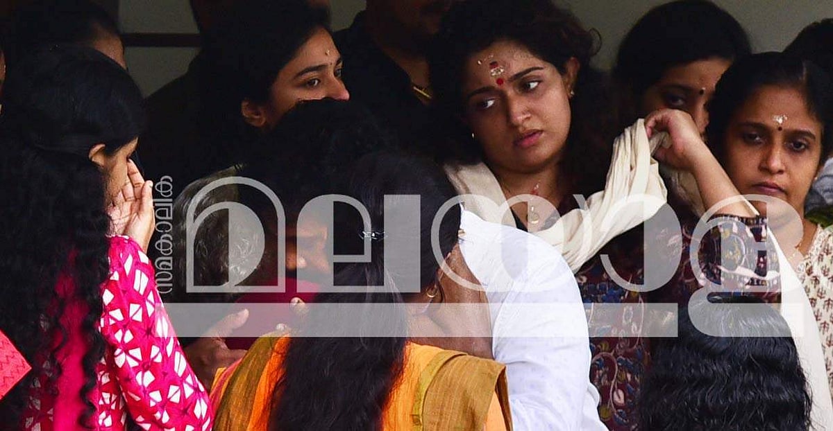 നാദിര്‍ഷ പല കാര്യങ്ങളും ഒളിക്കുന്നു, കാവ്യ സാക്ഷിയാണോയെന്ന് ഇപ്പോള്‍ പറയാനാവില്ലെന്നും പൊലീസ്