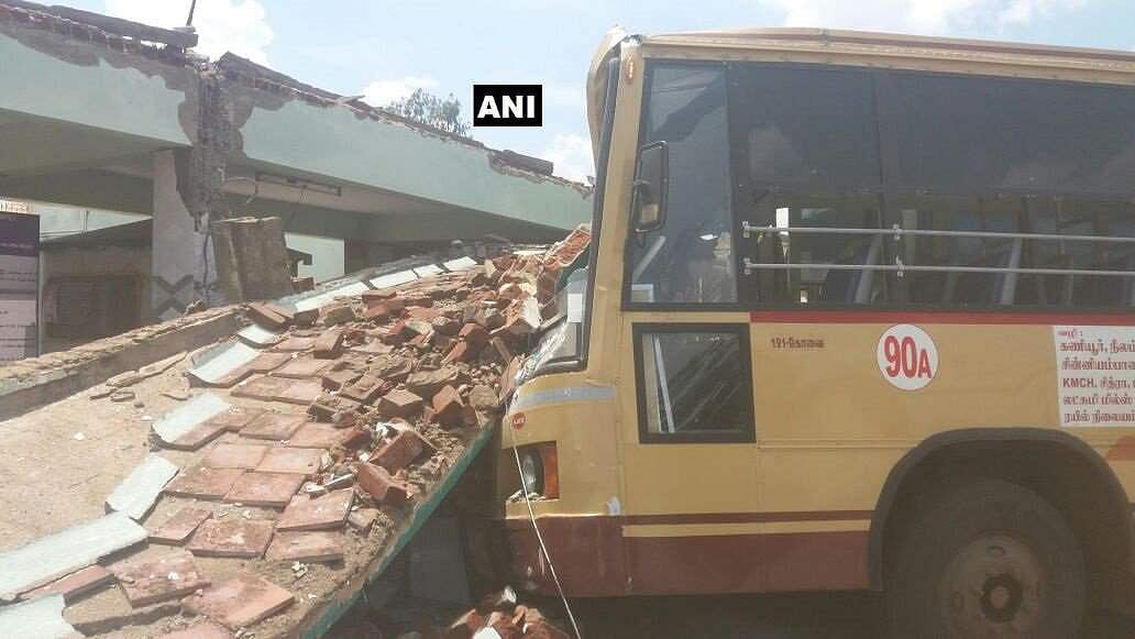 കോയമ്പത്തൂരില്‍ ബസ് സ്റ്റാന്റ് കെട്ടിടം തകര്‍ന്നുവീണു; ഒമ്പതു മരണം 
