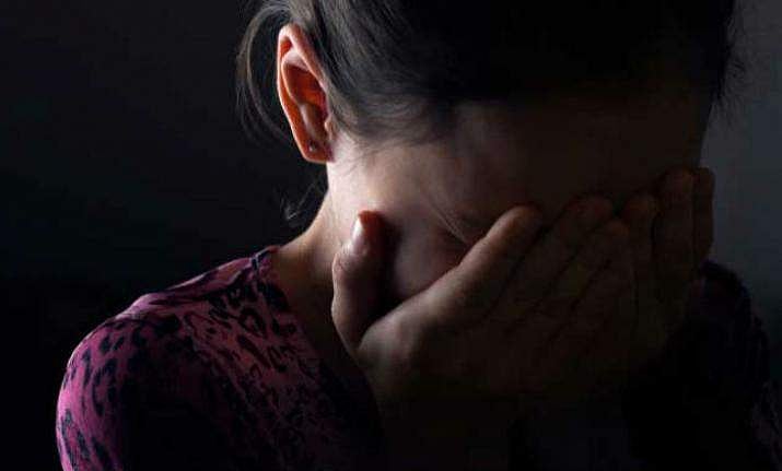 കാമുകന്‍ ഫോണ്‍ വിളിക്കുന്നത് അമ്മയോട് പറഞ്ഞു; സഹോദരനെ പ്ലസ് ടു വിദ്യാര്‍ത്ഥിനി കഴുത്തുമുറിച്ച് കൊന്നു  