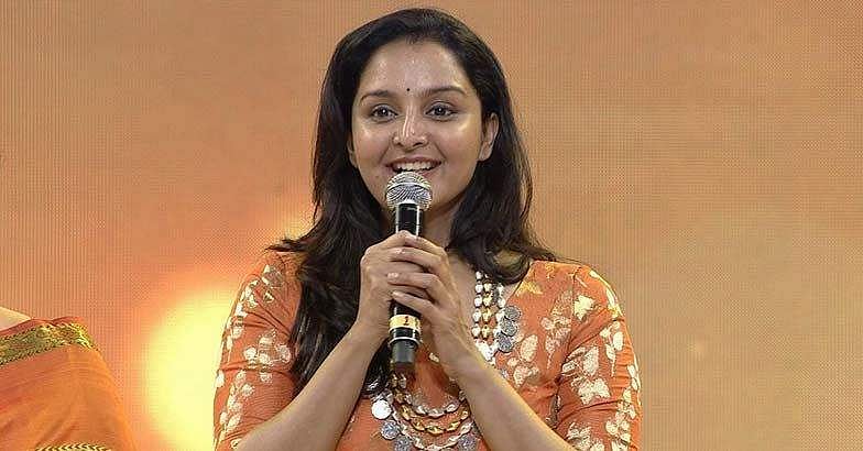 പ്രിയപ്പെട്ട അപ്പു, അച്ഛനോളവും അതിനു മീതെയും വളരാന്‍ ദൈവം അനുഗ്രഹിക്കട്ടെ; പ്രണവിനോട് മഞ്ജു വാര്യര്‍