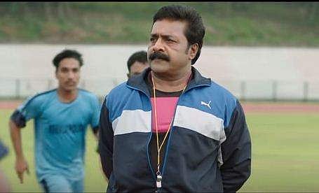 കളിക്കാരന്‍ ഓടുന്നത് പന്തിന്റെ പിറകേയല്ല, മാസ് ഡയലോഗുമായി കളം നിറയാന്‍ കോച്ചായി രഞ്ജി പണിക്കര്‍