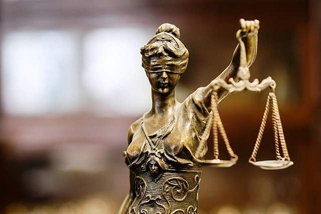 ഭാര്യയുടെ സമ്പാദ്യമെല്ലാം ധൂര്‍ത്തടിച്ചു ; പണമെല്ലാം തീര്‍ന്നപ്പോള്‍ വിവാഹമോചനത്തിന് ശ്രമിച്ച ഭര്‍ത്താവിന് കിട്ടിയത് കിടിലന്‍ പണി