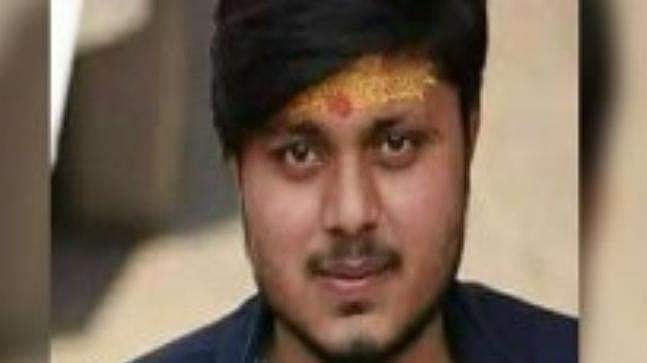 പശുവിനെ കൊന്ന അഖ്‌ലാഖിന് 50 ലക്ഷം നഷ്ടപരിഹാരം; ദേശസ്‌നേഹിയായ ചന്ദന്‍ ഗുപ്തയ്ക്ക് എന്തുകൊണ്ടില്ല: വിഎച്ച്പി 