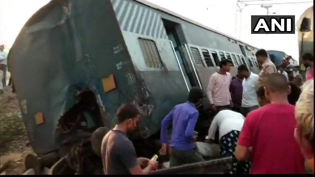ഉത്തർപ്രദേശിൽ ട്രെയിൻ പാളം തെറ്റി; 5 മരണം, നിരവധി പേർക്ക് പരിക്ക് 