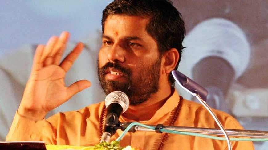 ആചാരത്തിന്റെ കടയ്ക്കല്‍ കത്തിവച്ച് അയ്യപ്പന്റെ പേരില്‍ കലാപത്തിന് കോപ്പുകൂട്ടുന്നു, ഇവര്‍ യഥാര്‍ത്ഥ വിശ്വാസികളല്ലെന്ന് സന്ദീപാനന്ദഗിരി 