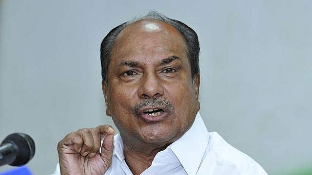 പക്വതയില്ലാതെയാണ് സര്‍ക്കാര്‍ വിധി നടപ്പിലാക്കിയത്; ഇപ്പോള്‍ സൗമ്യരായ ഭക്തന്‍മാര്‍ പോലും സമരത്തിനിറങ്ങുന്നു: എകെ ആന്റണി