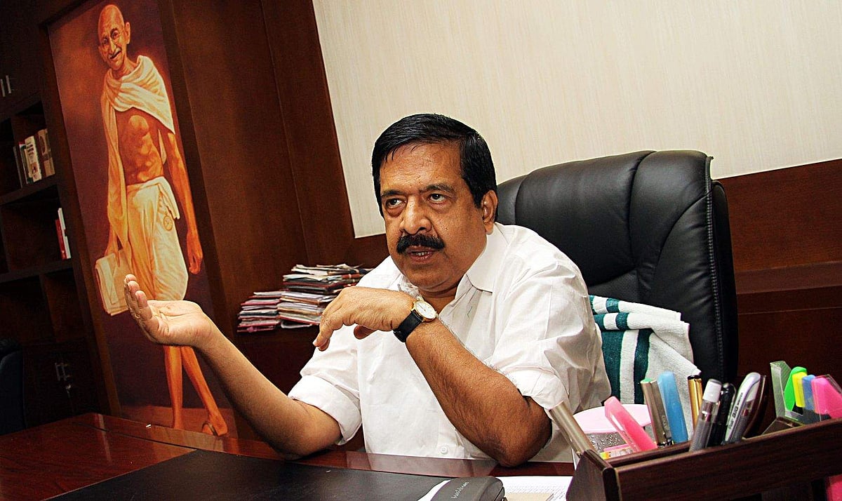 ശബരിമലയില് ഓര്ഡിനന്സ് ഇറക്കേണ്ടത് കേന്ദ്രം; ശ്രീധരന്പിള്ള ജനങ്ങളെ വിഡ്ഢികളാക്കുന്നു; തന്ത്രിമാരെ അവഹേളിക്കരുതെന്ന് ചെന്നിത്തല