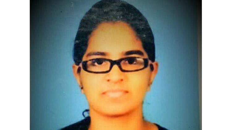 ഹോസ്റ്റലിൻെറ മൂന്നാം നിലയിൽ നിന്നും ചാടിയ വിദ്യാർഥിനി മരിച്ചു